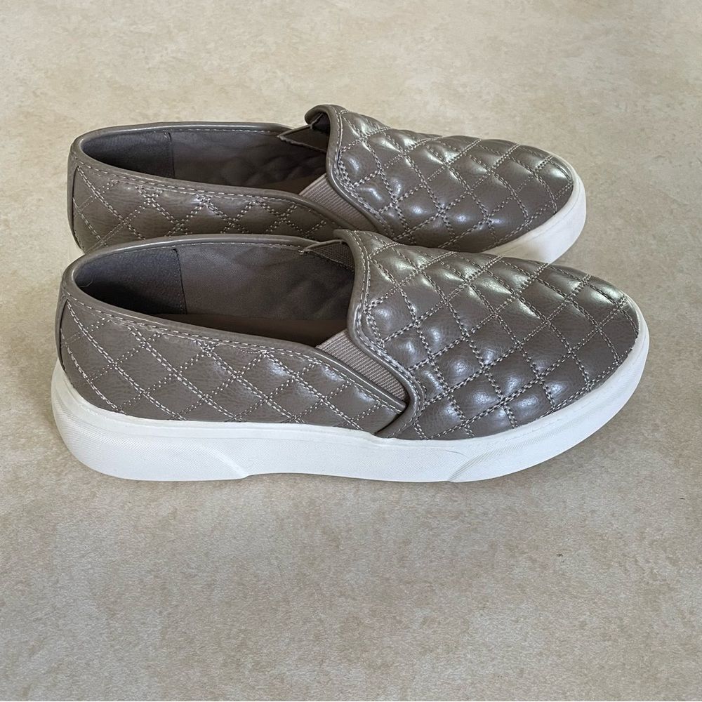 Madden Girl Taupe Quilted slip on shoes size 7.5 women’s Brown/gray